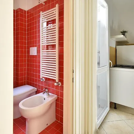 Red Flat Apartment *