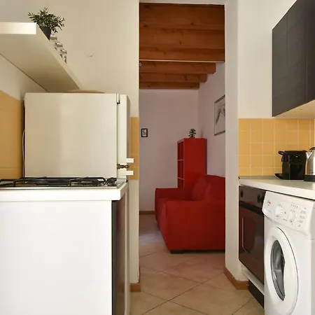 Red Flat Apartment *