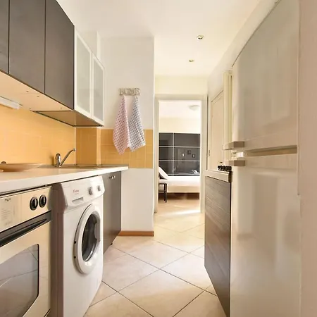 Apartment Red Flat